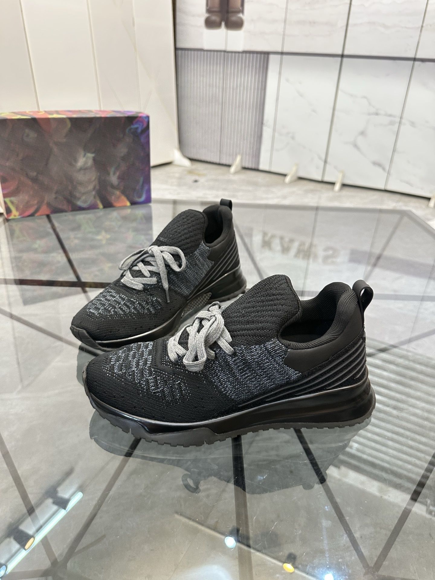 Men'S Shoes For Jeans - Sneakers basse nere dal design minimalista,